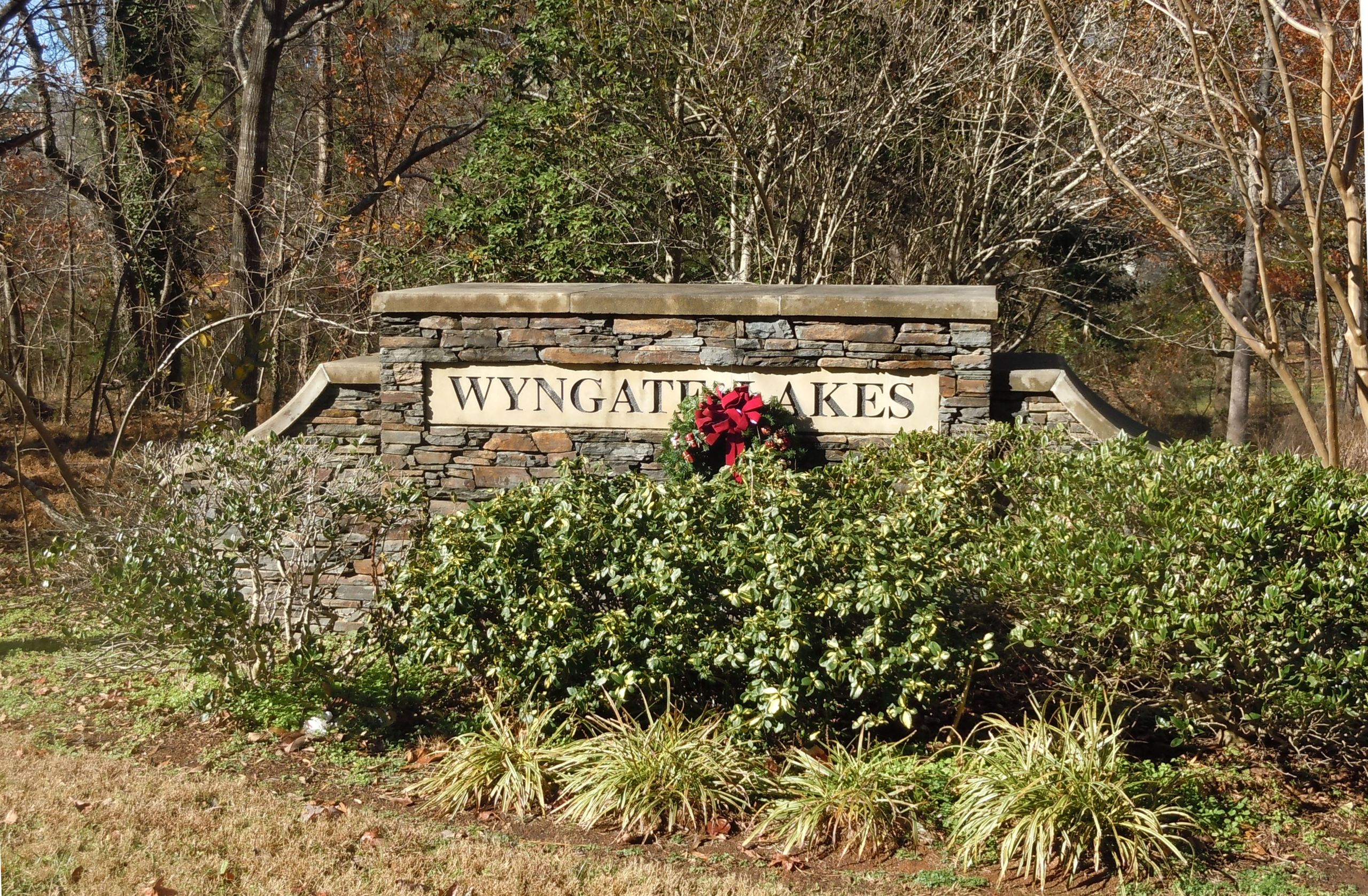 Wyngate Lakes Entryway